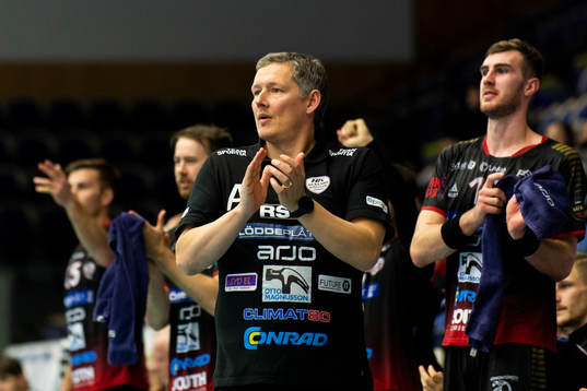 HK Malmös tränare Stian Tönnesen jublar