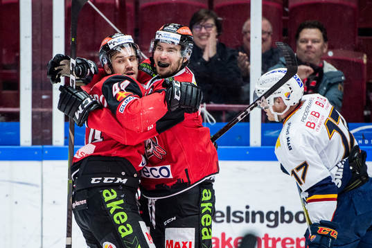 Malmö Redhawks Matias Myttynen (h) jublar
