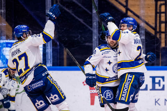Leksands Sebastian Wännström (h) jublar