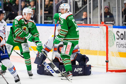 Rögles Johan Lundgren och Simon Ryfors oroar vid Växjös