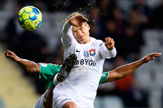 This picture is part of Bildbyrån’s selection of the 100 best sports photos from 2019. Originally published 20190920 Brage’s Seth Kanteh Hellberg (covered) in action against Örgryte’s Amin Affane