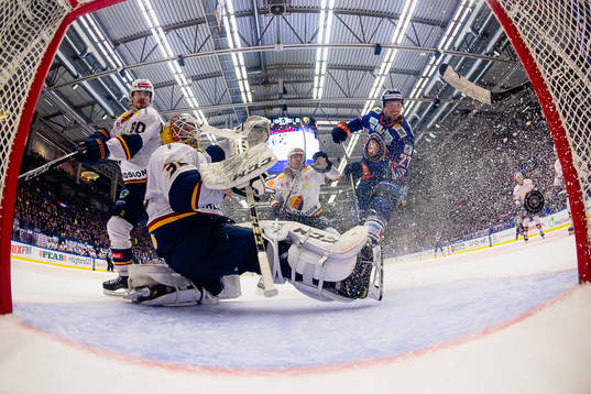 Växjös Fredrik Karlström (ej i bild) gör mål 5-0 bakom