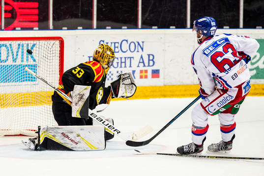 Brynäs målvakt Samuel Ersson släpper in 2-2 av