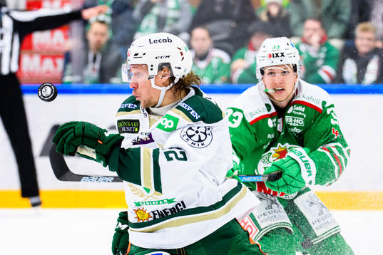 Färjestads Jesper Olofsson och Rögles Niklas Hansson