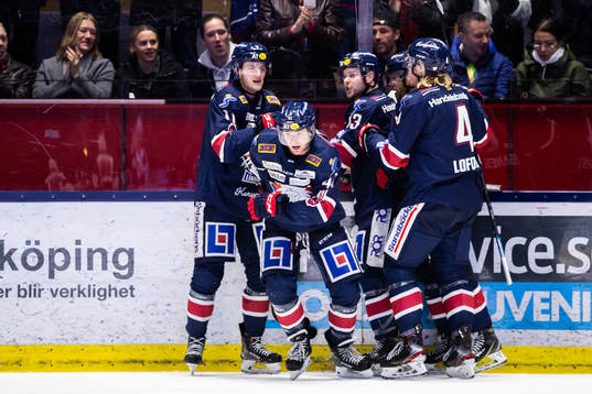 Linköpings Samuel Lofquist jublar med lagkamrater