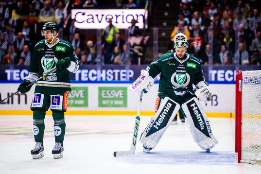 Färjestads Vojtech Mozik och målvakt Markus Svensson