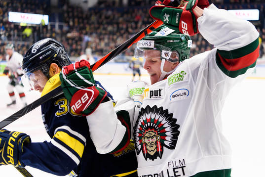 s Anthony Camara och Frölundas Max Friberg