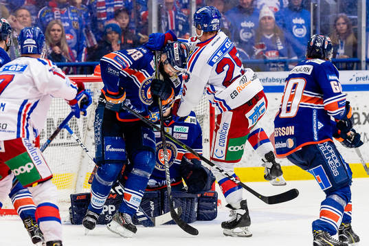 Kamp mellan Växjös Daniel Rahimi och Oskarshamns Johannes