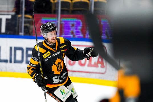 Skellefteås Jonathan Pudas jublar