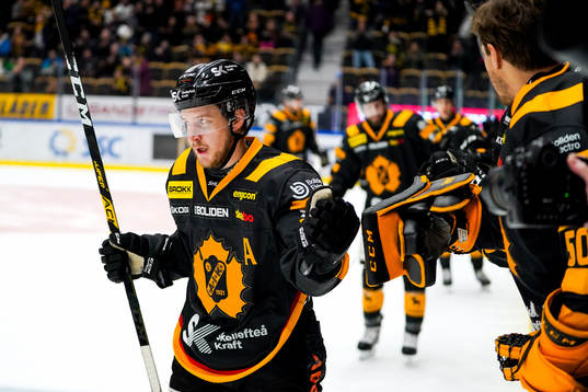 Skellefteås Jonathan Pudas jublar