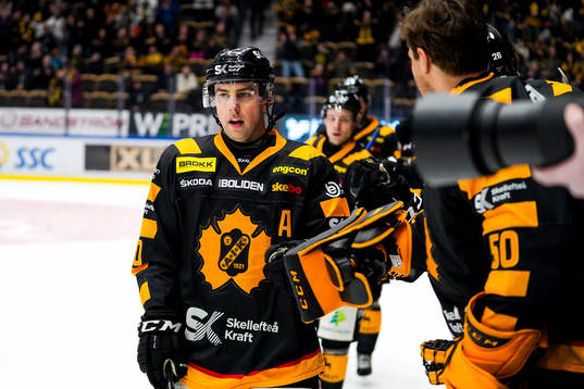 Skellefteås Joakim Lindström  jublar
