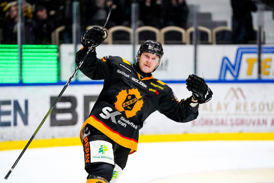 Skellefteås Tuomas Kiiskinen  jublar