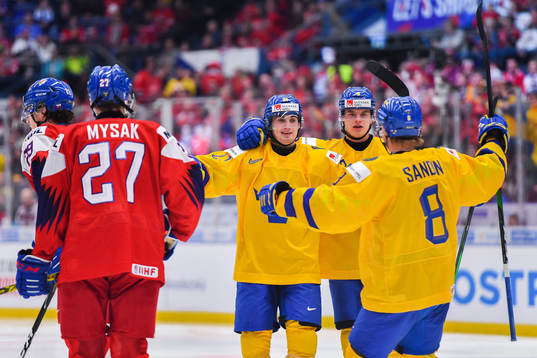 Nils Höglander celebrate with Victor Söderström and