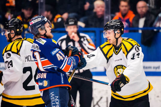 Växjös Ludvig Nilsson och Brynäs Josef Ingman i bråk