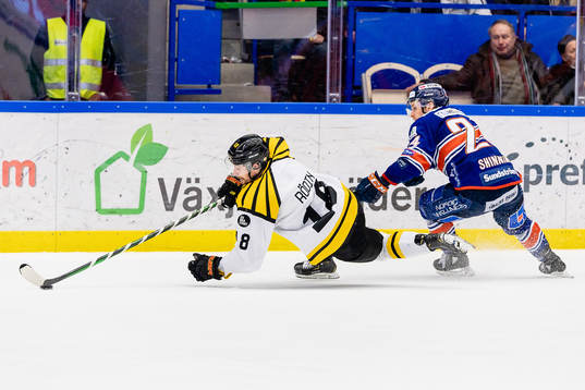 Brynäs Anton Rödin faller