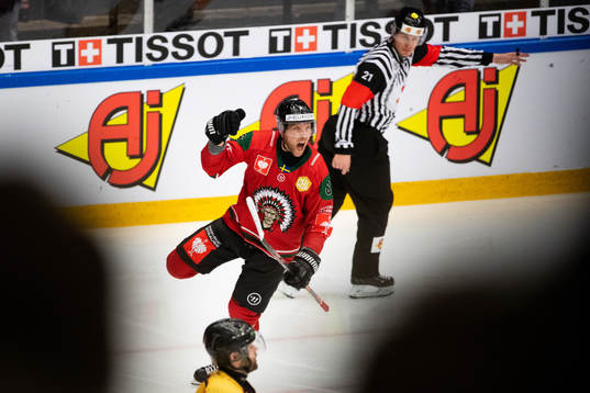 Viktor Ekbom of Frölunda celebrates scoring 1-2