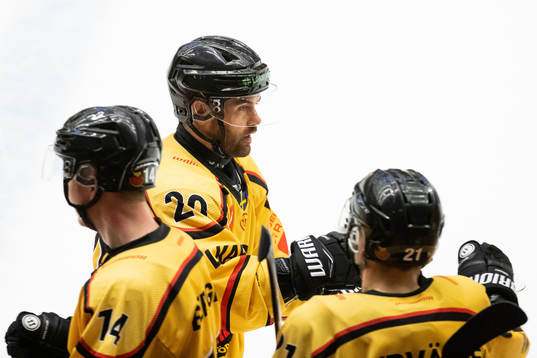Jack Connolly of Luleå celebrates scoring the game winning