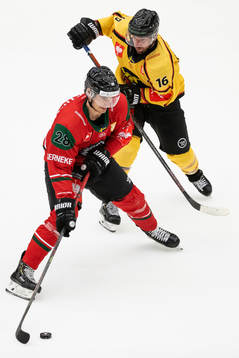 Niklas Olausson of Luleå and Johan Sundström of Frölunda
