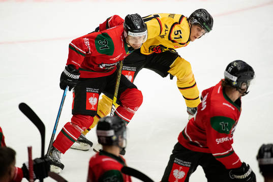 Nicklas Lasu of Frölunda and Filip Hållander