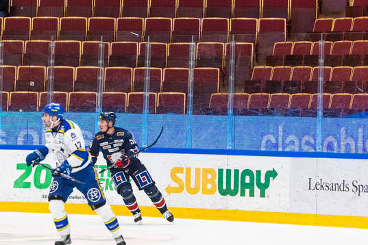 Tomma stolar på läktaren