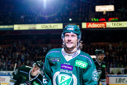 Färjestads Jesper Olofsson jublar