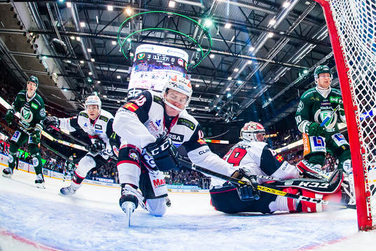 Malmö Redhawks Carl-Johan Lerby och målvakt Oscar