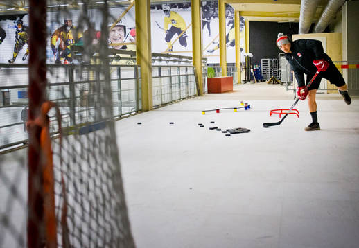 Örebros Shane Harper värmer upp