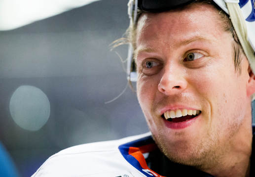 Växjös målvakt Viktor Fasth är glad
