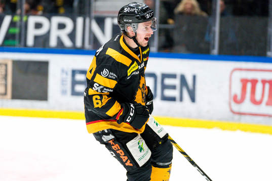 Skellefteås Jonathan Pudas jublar