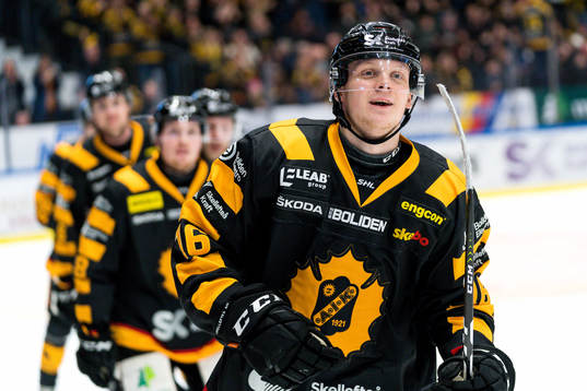 Skellefteås Linus Lindström jublar