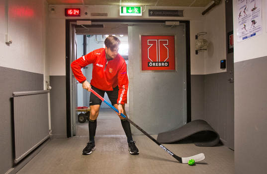 Örebros Jordan Boucher värmer upp