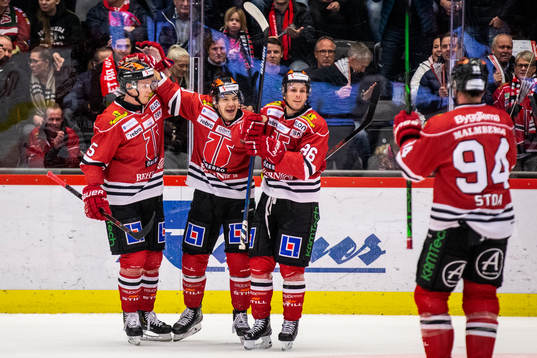 Örebros Shane Harper jublar