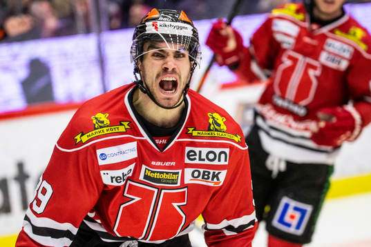 Örebros Jordan Boucher jublar