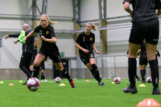 Damlagets Ellen Larsson och Sara Isaksson