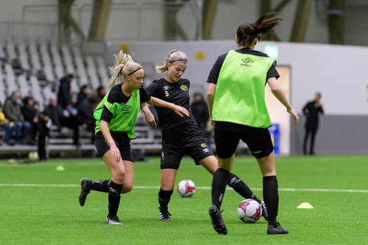 Damlagets Evelina Brink och Sara Isaksson