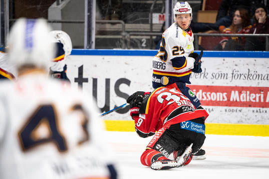 Luleås Pontus Själin träffas av ett skott i huvudet