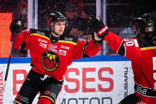 Luleås Petter Emanuelsson jublar