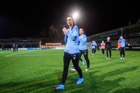 Malin Gunnarsson tackar publiken