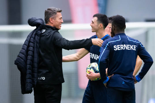 Före detta sportchefen Mats Gren hälsar på Giorgi