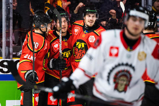 Juhani Tyrväinen of Luleå celebrates with teammates