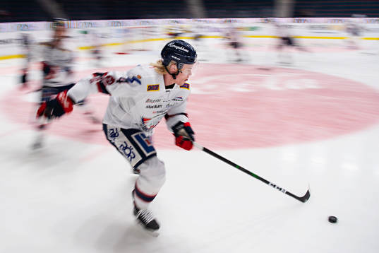 Linköpings Samuel Lofquist värmer upp