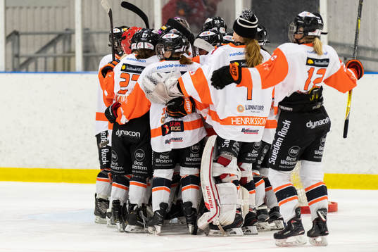 Karlskronas spelare jublar