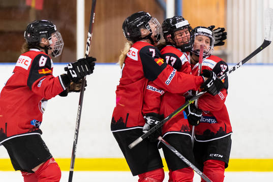 Malmö Redhawks Malene Clarin Frandsen, Mia Bau Hansen och