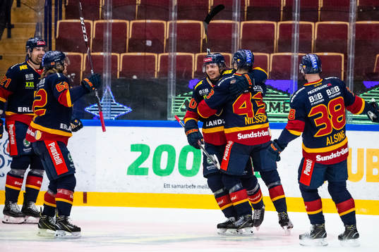 Djurgårdens Tom Nilsson och Jacob Josefsson jublar