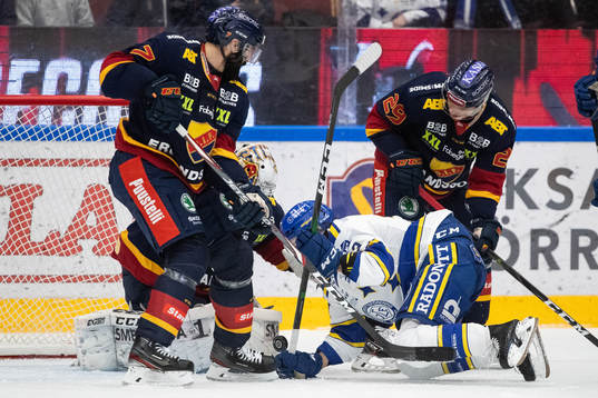 Djurgårdens Jason Garrison och Sebastian Strandberg och