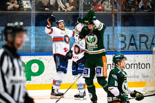 Växjös Ilari Melart  jublar