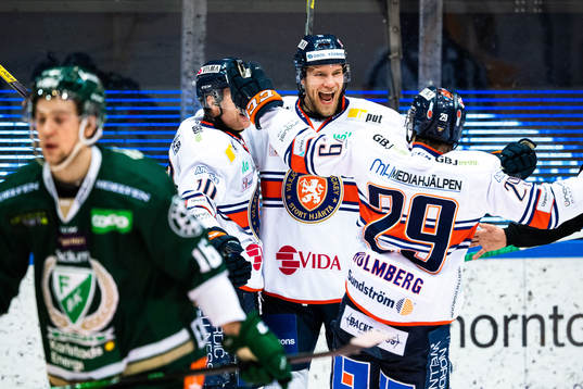 Växjös Ilari Melart  jublar