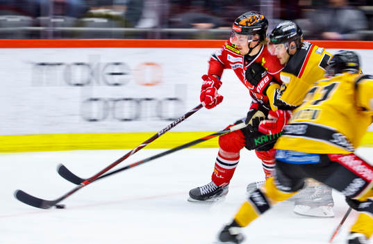 Örebros Christopher Mastomäki och Luleås Karl Fabricius