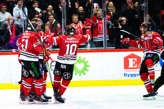 Örebros spelare jublar