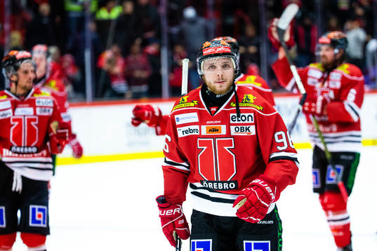 Örebros Robin Kovacs jublar